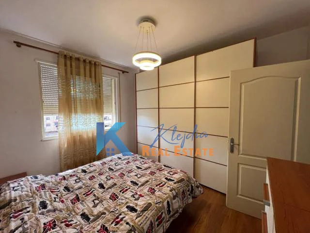 Tirane, jap me qera apartament 1+1+Ballkon Kati 5, 65 m² 500 € (afer Shkolles se Kuqe)
