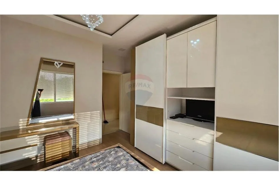 Tirane, jepet me qera apartament 2+1 , 95 m² 650 € (Kopshti Botanik)