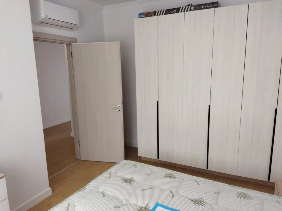 Tirane, jepet me qera apartament 2+1+Ballkon Kati 8, 100 m² 700 € (ish Fusha e Aviacionit, River Residence)