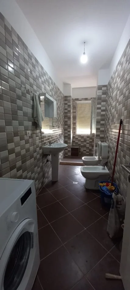 Tirane, shitet apartament 1+1 Kati 4, 83 m² 87.000 € (Hotel Gaxherri)