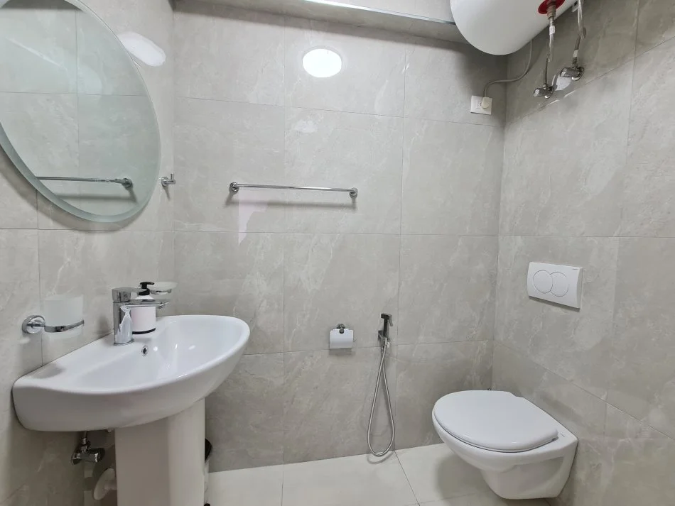Tirane, jepet me qera shtepi 1+1 Kati 0, 50 m² 450 € (Qender)