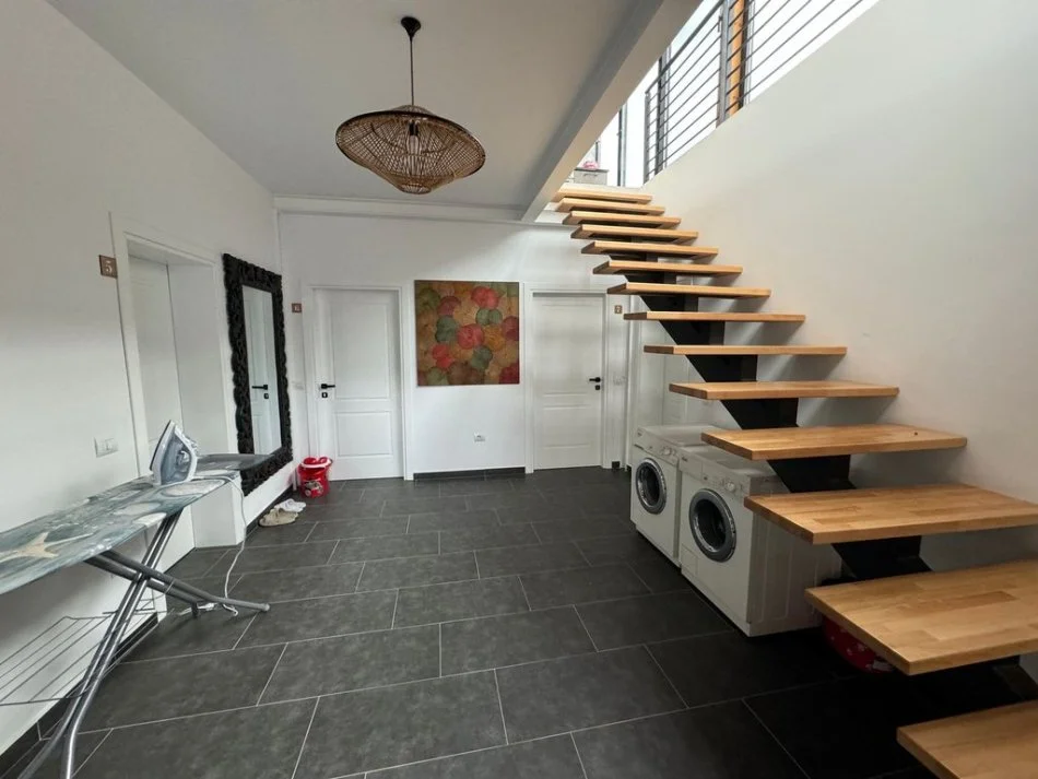 Tirane, shitet Vile , 800.000 € (QSUT, TIRANE)