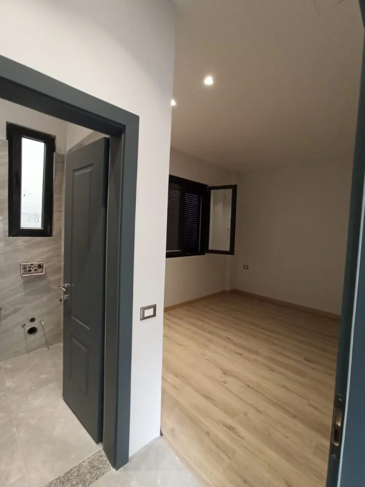 Tirane, jepet me qera zyre Kati 0, 80 m² 1.100 € (Qender)