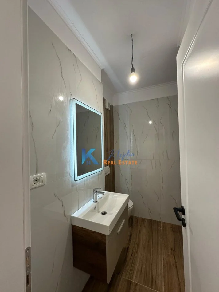 Tirane, shitet apartament 1+1 Kati 2, 43 m² 120.000 € (Prokuroria e Tiranes, Rruga Haxhi Hysen Dalliu)