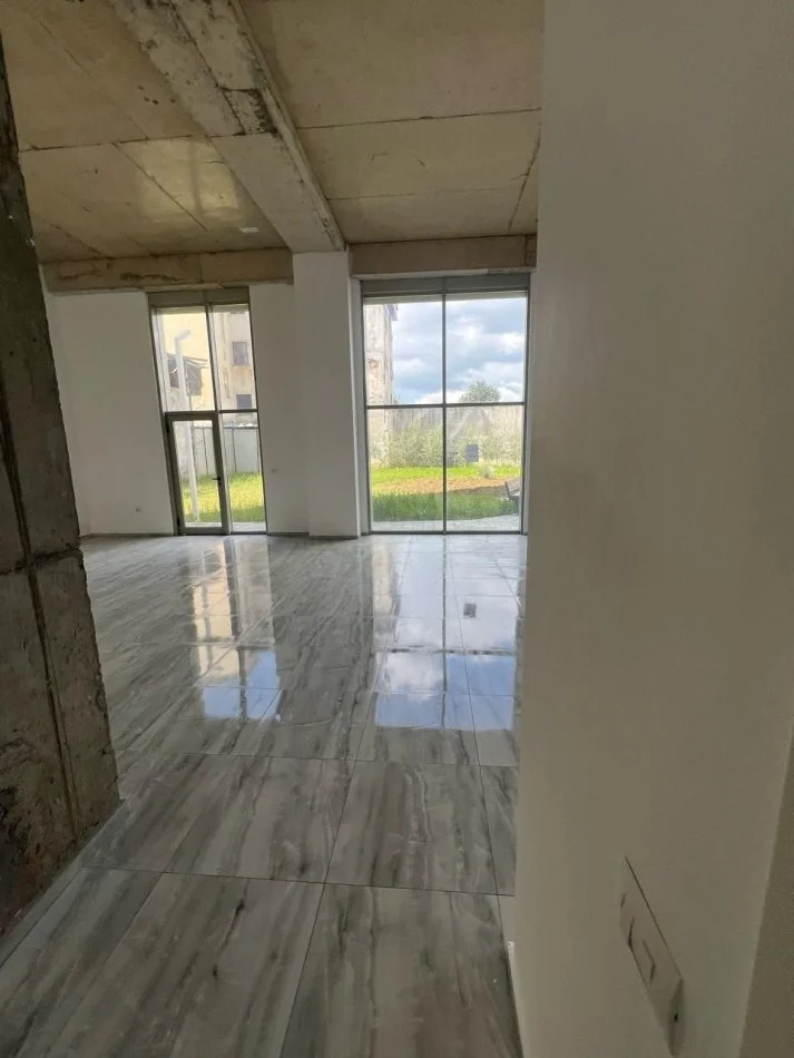 Tirane, jepet me qera ambjent biznesi Kati 0, 177 m² 1.000 € (Bulervardi i Ri)