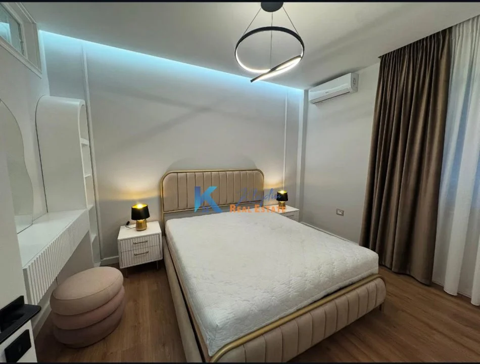 Tirane, jap me qera apartament 2+1+Ballkon Kati 5, 77 m² 900 € (Selvia, prane Supermarket Spar)