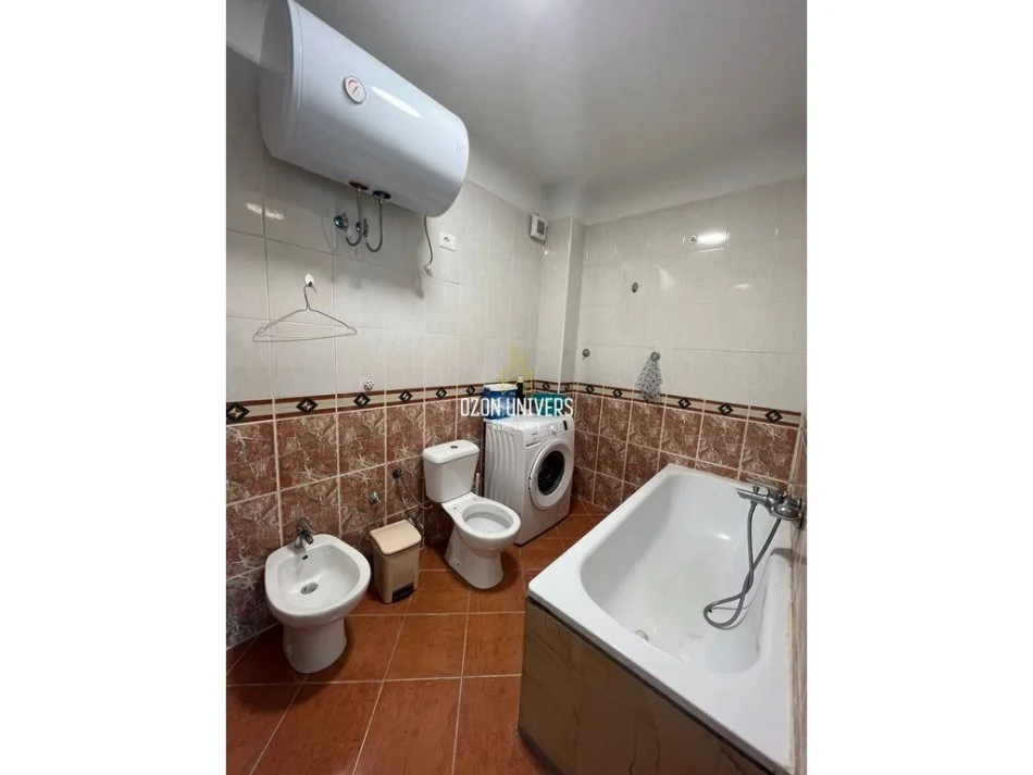 Tirane, jepet me qera apartament 1+1+Ballkon Kati 11, 70 m² 650 € (Komuna e Parisit)
