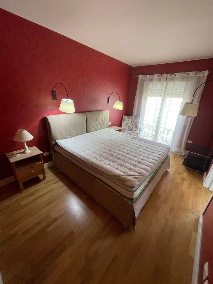 Tirane, jepet me qera apartament 3+1 Kati 3, 133 m² 1.000 € (Kodra e Dielli 2)