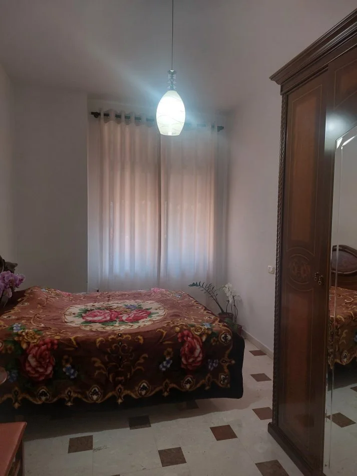 Tirane, jap me qera apartament 3+1+Ballkon Kati 1, 100 m² 800 € (Pazari i Ri)