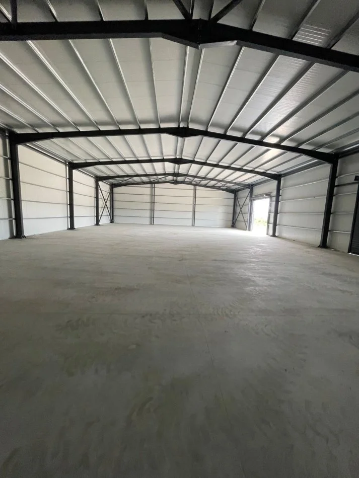 Tirane, jepet me qera magazine Kati 0, 640 m² 2.500 € (Rinas)