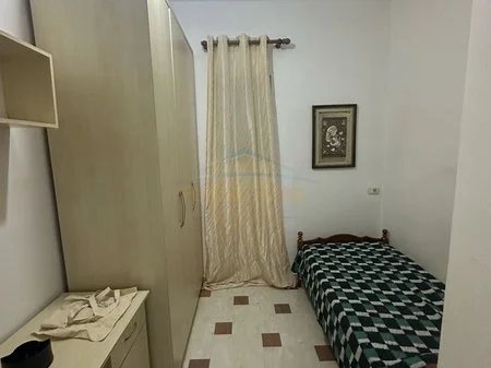 Qera, Apartament 3+1, në Pazarin e Ri, Tiranë. AREA52093