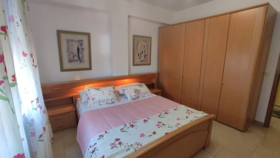 Tirane, jepet me qera apartament 2+1+Ballkon Kati 7, 100 m² 800 € (Bllok, prane Sky Tower)