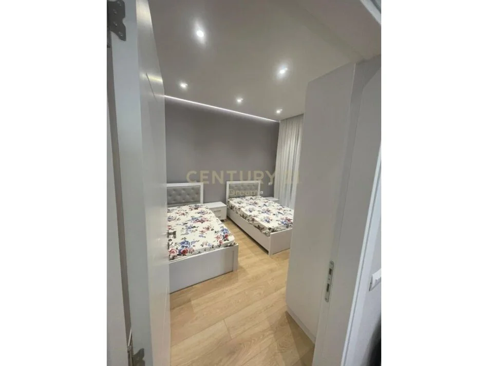 Tirane, jepet me qera apartament 2+1+Aneks+Ballkon Kati 7, 123 m² 800 € (Kompleksi Molla)