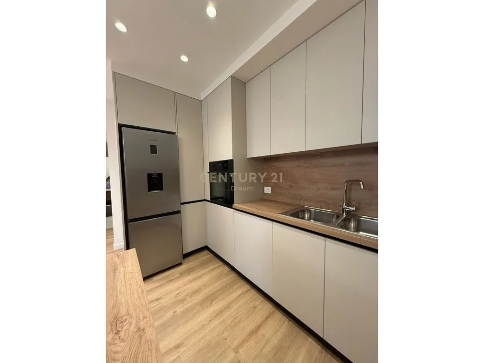 Tirane, shitet apartament 2+1 Kati 6, 111 m² 245.000 € (Xhamllik,Ish-Profarma)