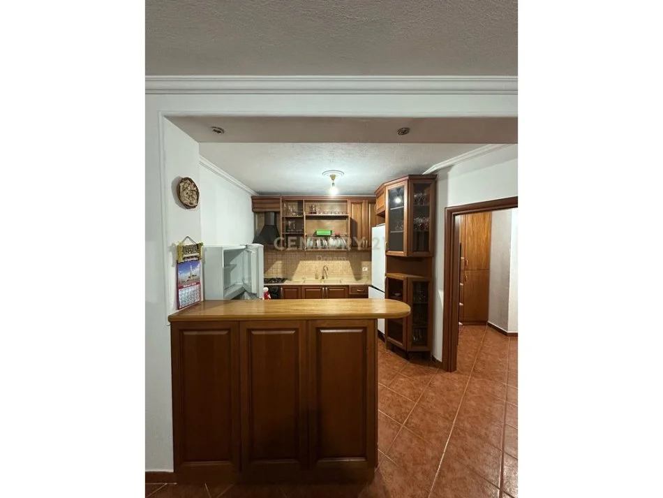 Tirane, jepet me qera apartament 2+1 Kati 9, 95 m² 430 € (Porcelan perballe TV Klan)