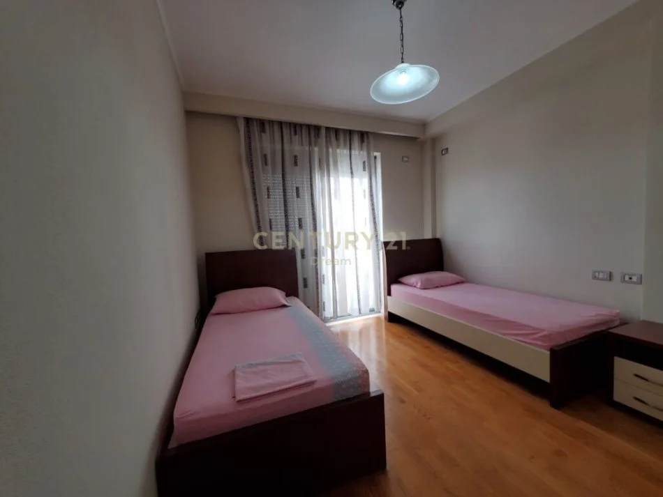 Tirane, jepet me qera apartament 2+1 Kati 7, 165 m² 650 € (Rruga Aleksander Moisiu, prane Ministrise se Kultures)
