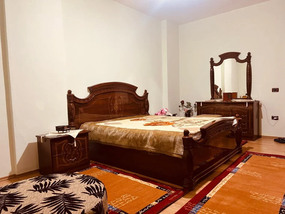 Tirane, jepet me qera apartament 2+1 Kati 2, 105 m² 500 € (Jordan Misja)