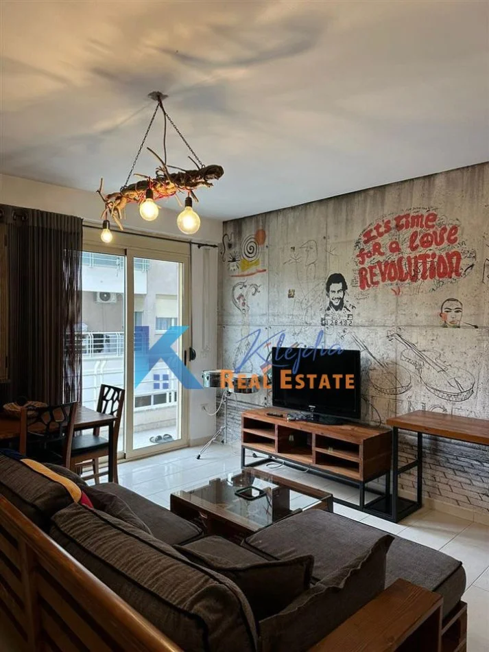 Tirane, jap me qera apartament 1+1+Ballkon Kati 2, 64 m² 600 € (afer Liqenit te Thate)