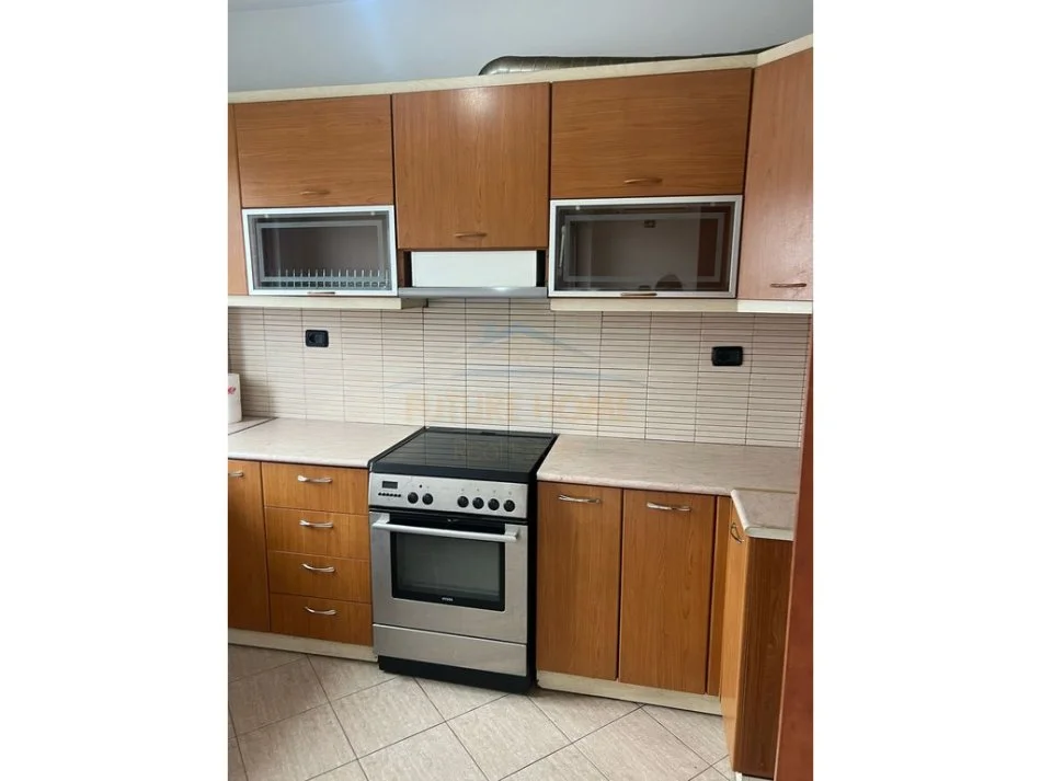 Tirane, jepet me qera apartament 2+1 Kati 6, 100 m² 500 € (Pallati me Shigjeta)