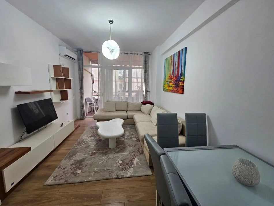 Tirane, shitet apartament 2+1+Ballkon Kati 7, 103 m² 130.000 € (loni ligori)