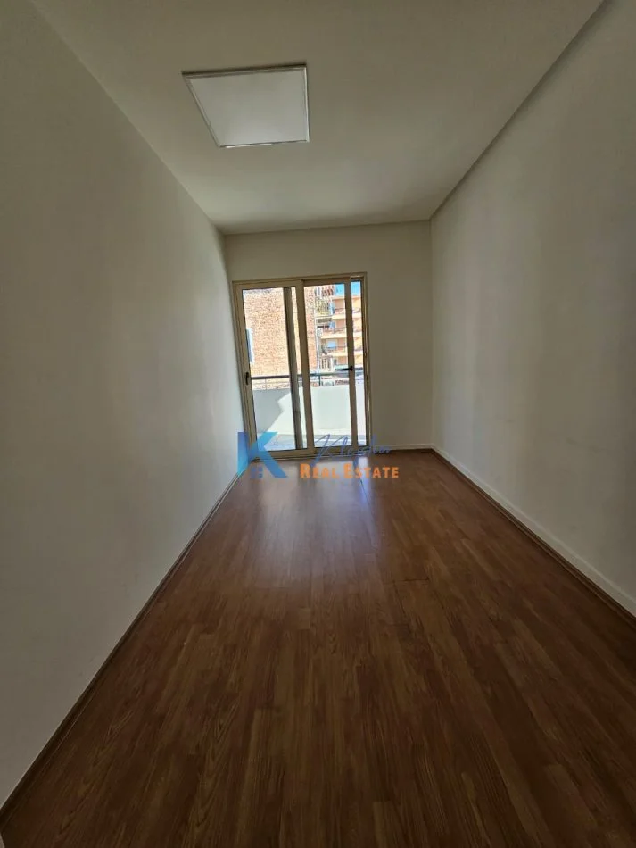 Tirane, jap me qera zyre Kati 2, 150 m² 1.500 € (AFER STADIUMIT DINAMO)