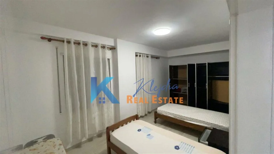 Tirane, jap me qera apartament 2+1+Ballkon Kati 3, 86 m² 900 € (Komuna e Parisit)