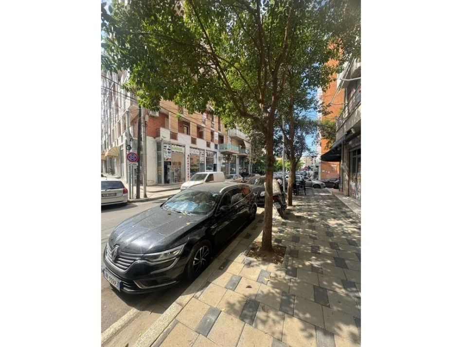 Tirane, shitet ambjent biznesi Kati 0, 43 m² 134.000 € (Rr.Haxhi Dalliu)