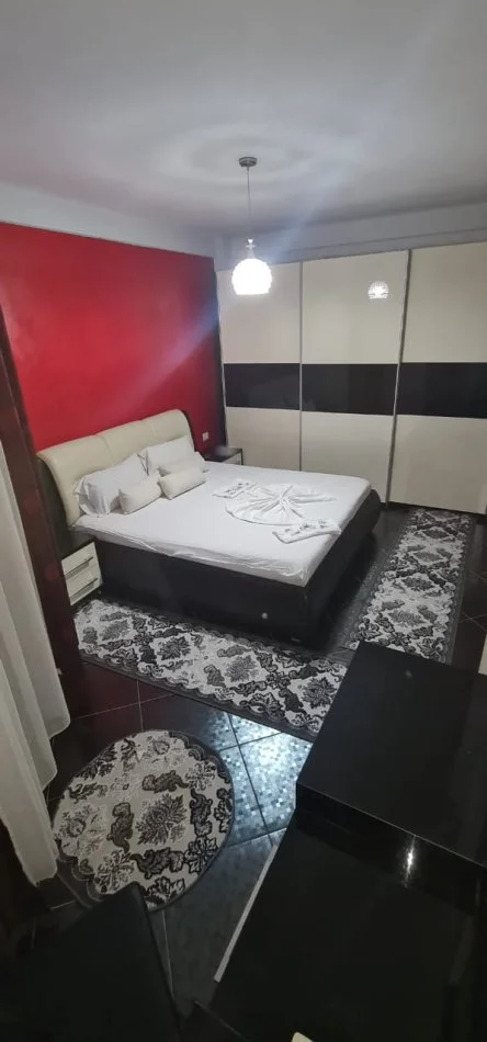 Tirane, jepet me qera apartament 3+1 Kati 2, 115 m² 750 € (Bulevardi i Ri)