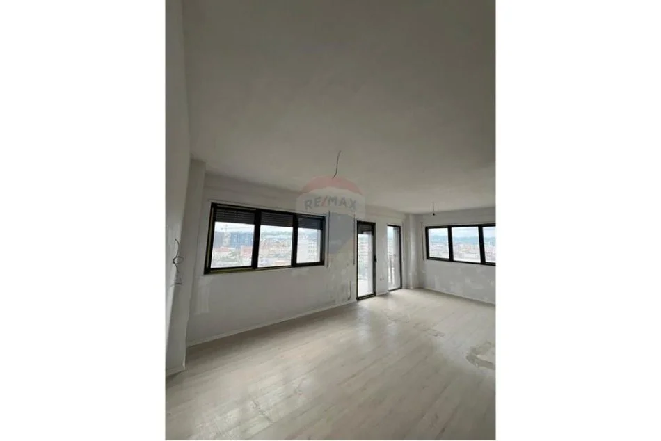 Tirane, jepet me qera ambjent biznesi , 100 m² 500 € (Sadik Petrela)