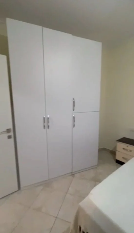 Tirane, jap me qera apartament 1+1+Ballkon Kati 1, 63 m² 400 € (Astir, prane Granda Hotel)