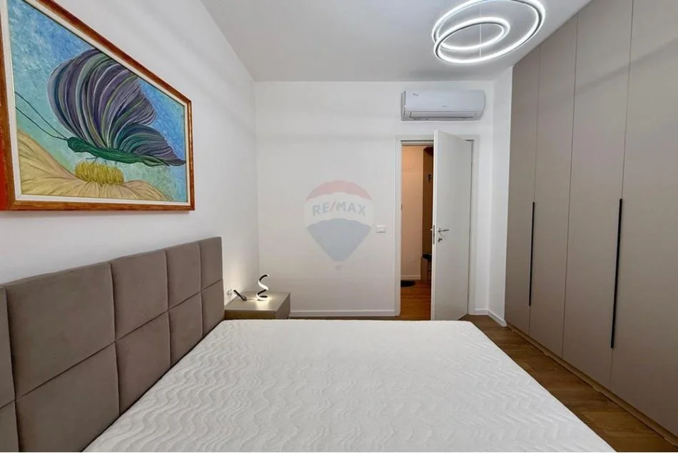 Tirane, jepet me qera apartament 1+1 , 65 m² 600 € (Jordan Misja)