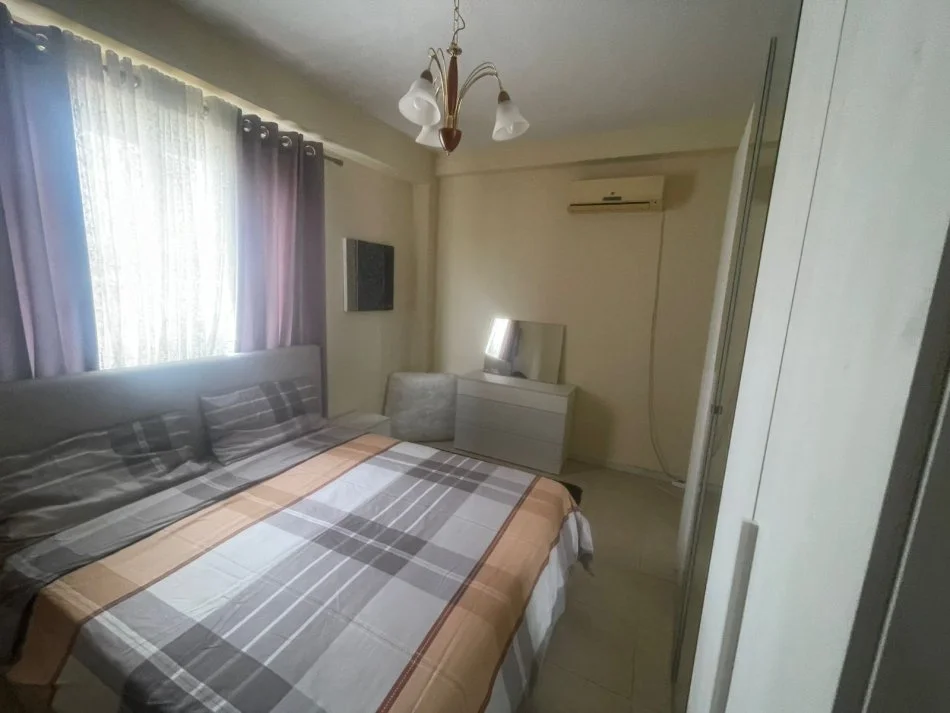Tirane, jepet me qera apartament 3+1+Ballkon Kati 4, 130 m² 700 € (Rruga Bardhyl)