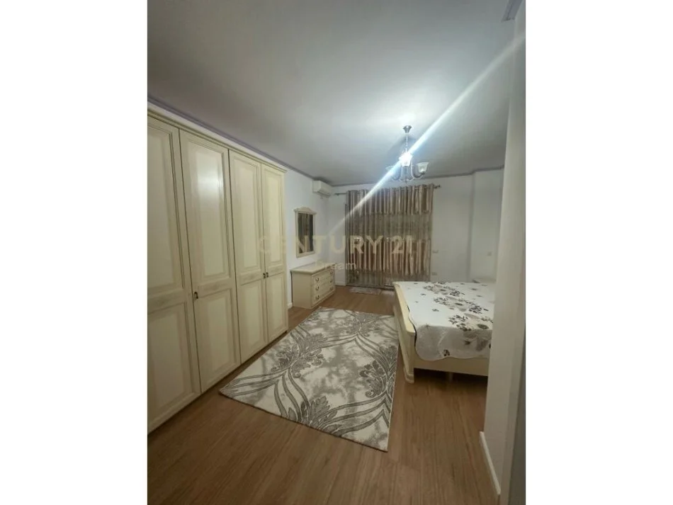 Tirane, jepet me qera 2+1 Kati 2, 101 m² 480 € ,Fresk