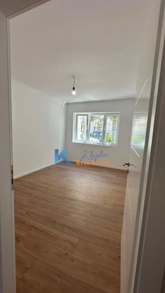 Tirane, shitet apartament 2+1+Ballkon Kati 1, 62 m² 118.000 € (Varri i Bamit)
