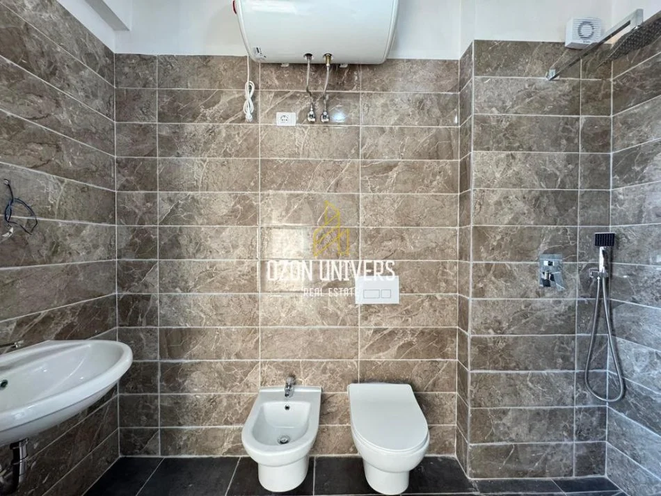 Tirane, jepet me qera apartament 2+1+Ballkon Kati 3, 100 m² 500 € (Pranë Kompleksit Panorama, Rr. Jordan Misja)