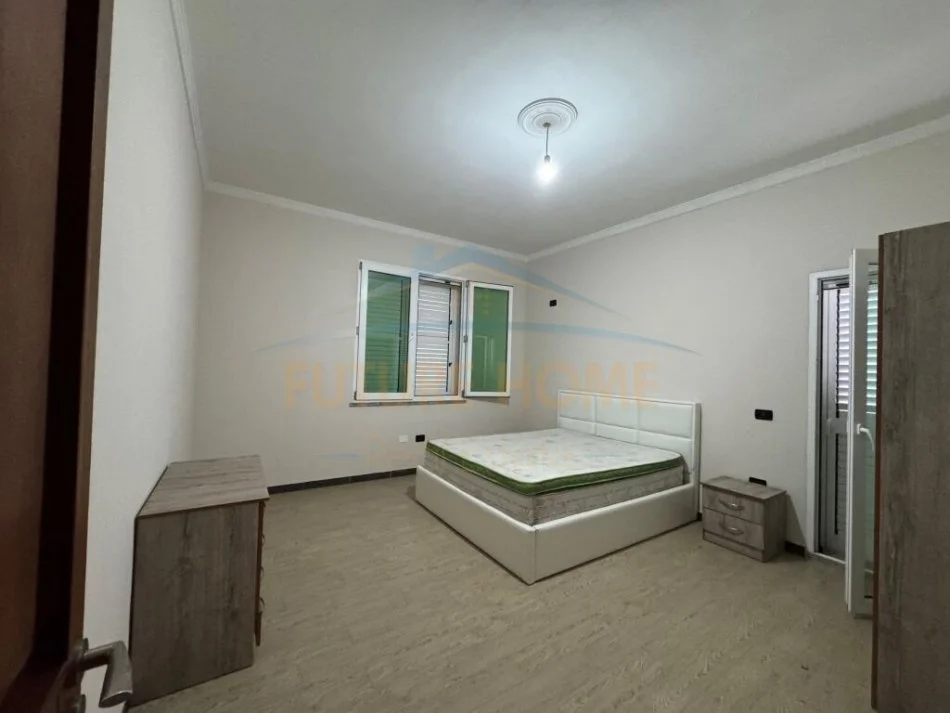 Durres, jepet me qera Vile Kati 3, 384 m² 1.000 € (Kryqit të Kuq, Durrës)