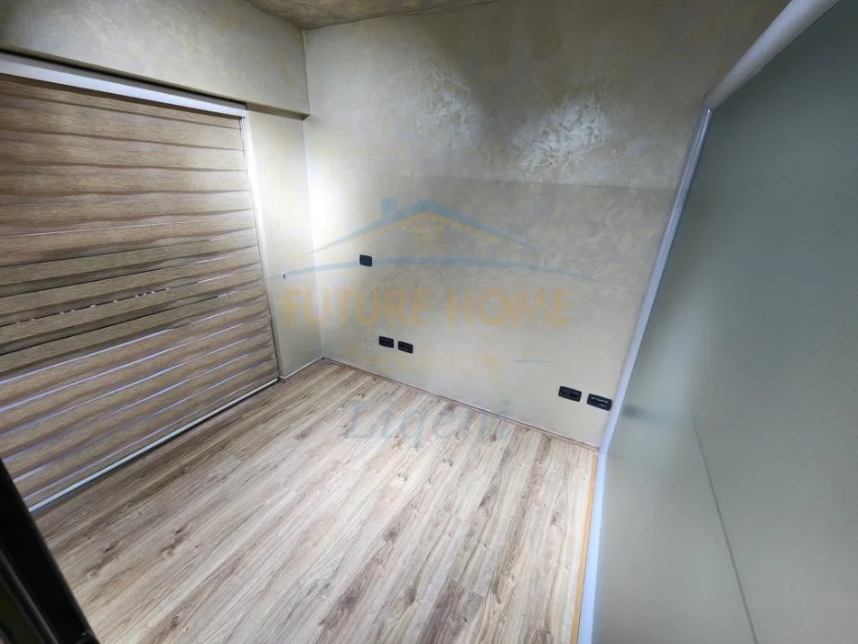 Tirane, jepet me qera dyqan Kati 0, 40 m² 500 € (sheshi willson)