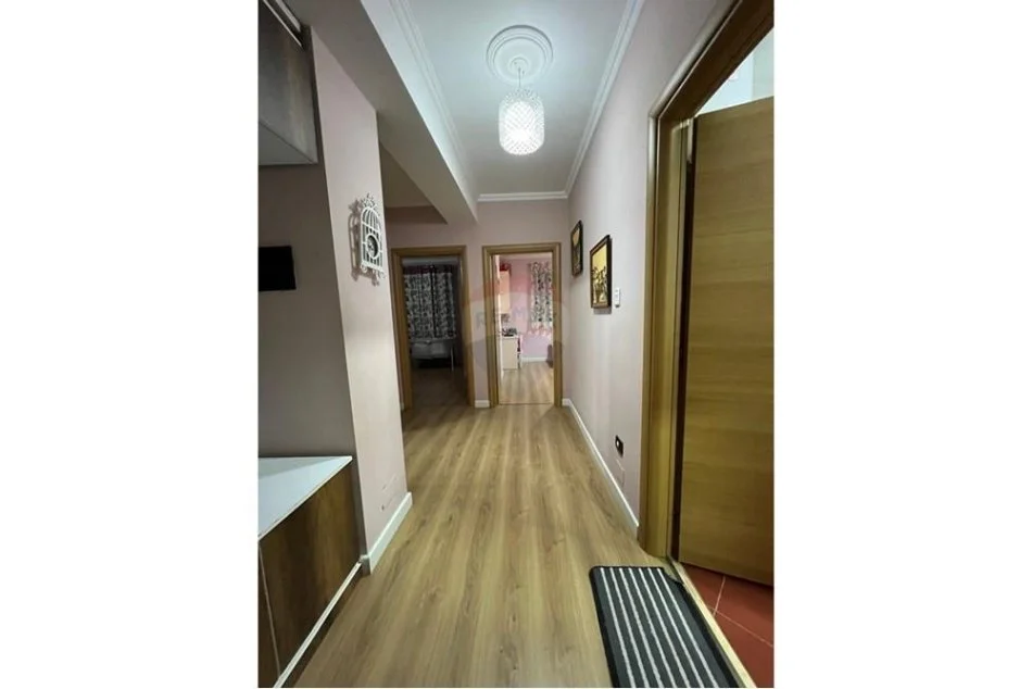 Tirane, jepet me qera , 80 m² 550 € (Kompleksi Fratari Astir)