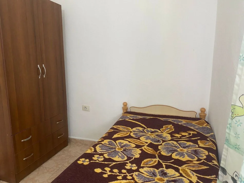 Tirane, jepet me qera apartament 2+1 Kati 1, 110 m² 350 € (Paskuqan)