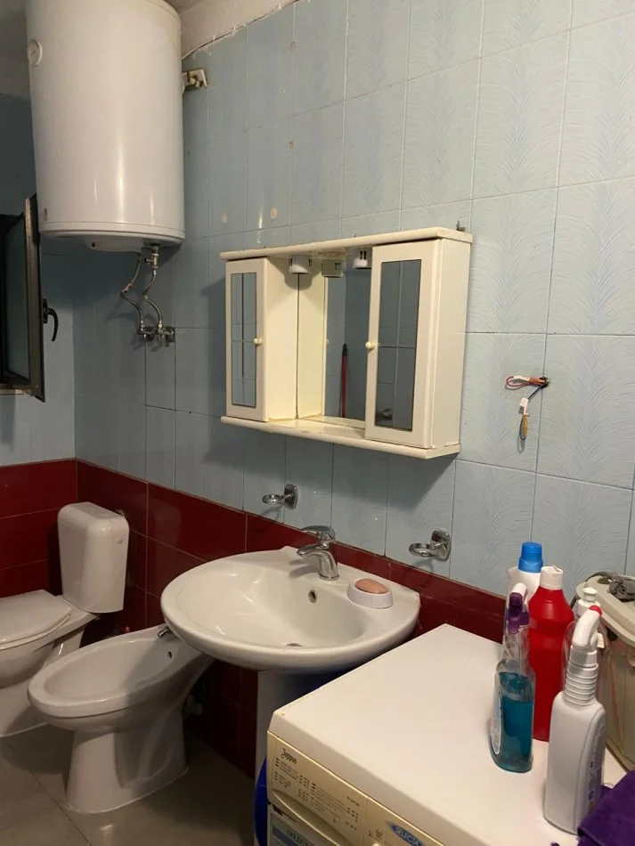 Tirane, jepet me qera apartament 1+1 Kati 1, 60 m² 400 € (Komuna Parisit)