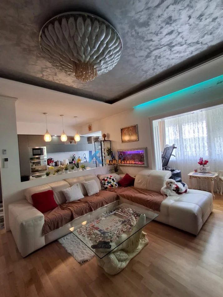 Tirane, shes apartament 3+1+Ballkon Kati 3, 128 m² 290.000 € (Komuna e Parisit)