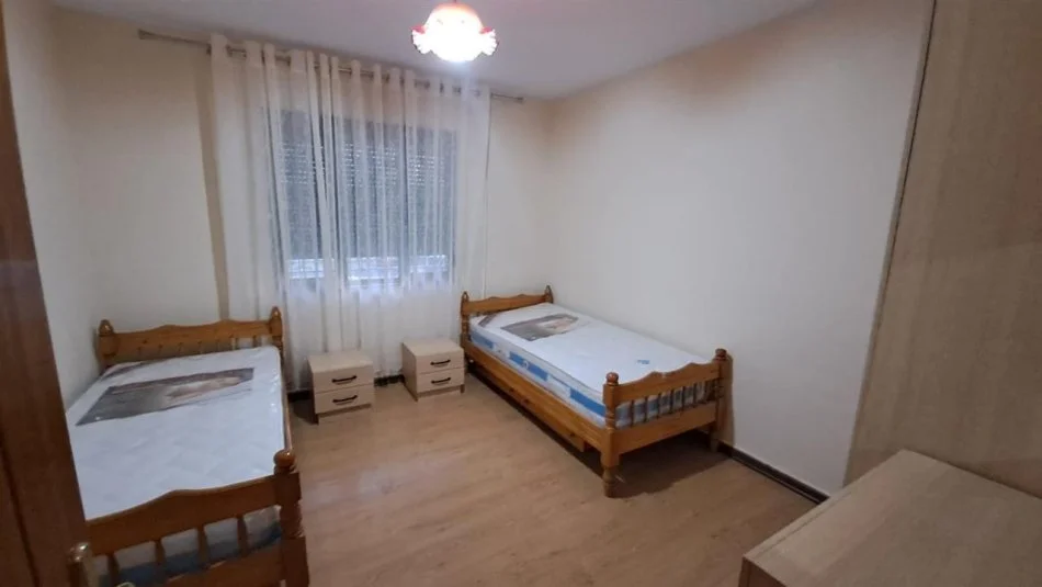 Tirane, jepet me qera apartament 2+1 Kati 2, 75 m² 400 € (Porcelan)