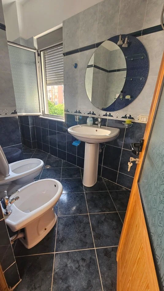 Tirane, jepet me qera apartament 2+1+Ballkon Kati 2, 106 m² 450 € 