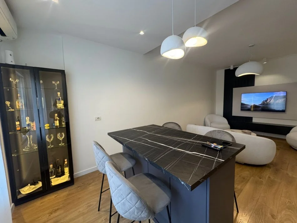 Tirane, jepet me qera apartament 2+1 Kati 1, 80 m² 750 € (Kodra e Diellit)