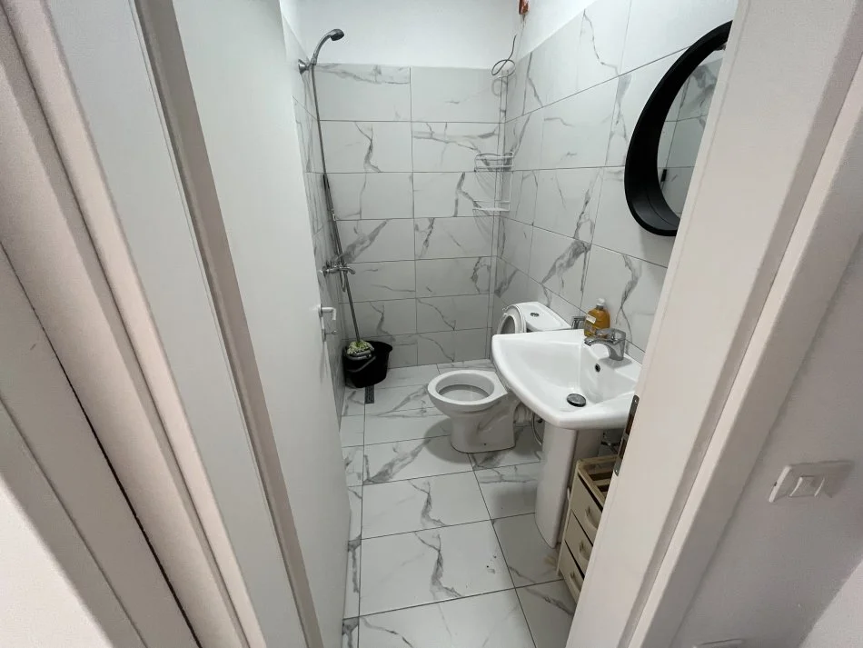 Tirane, jepet me qera apartament 1+1 Kati 7, 44 m² 420 € (QSUT)