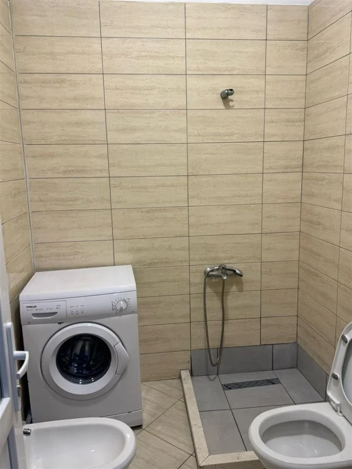 Tirane, jepet me qera apartament 1+1 Kati 2, 50 m² 400 € (Qytet Studenti)