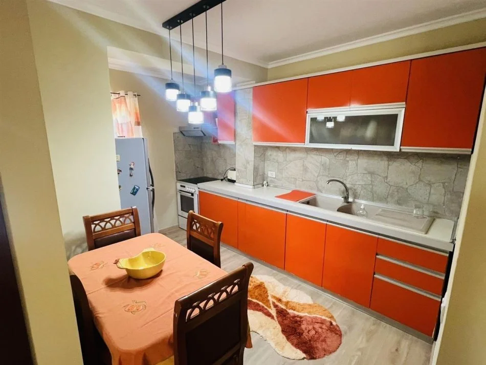 Tirane, jepet me qera apartament 2+1 Kati 4, 70 m² 650 € (Stadiumi Dinamo, prane EHW)
