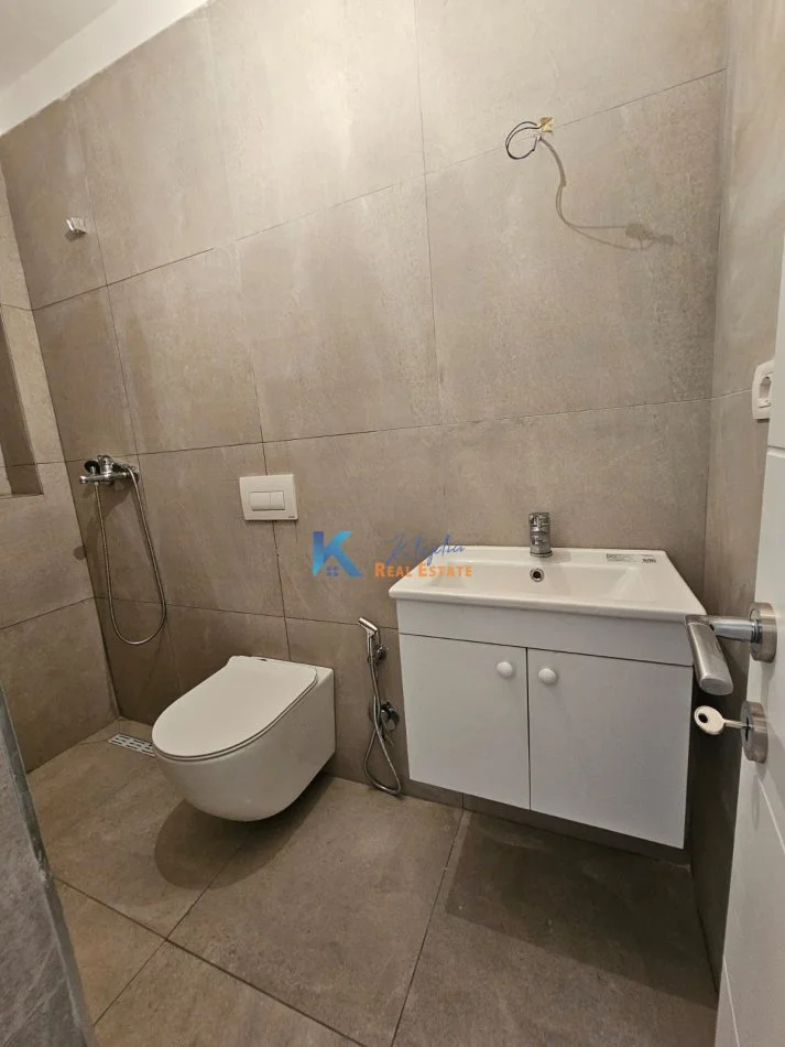 Tirane, shitet garsonier Kati 4, 31 m² 93.000 € (Qendër)