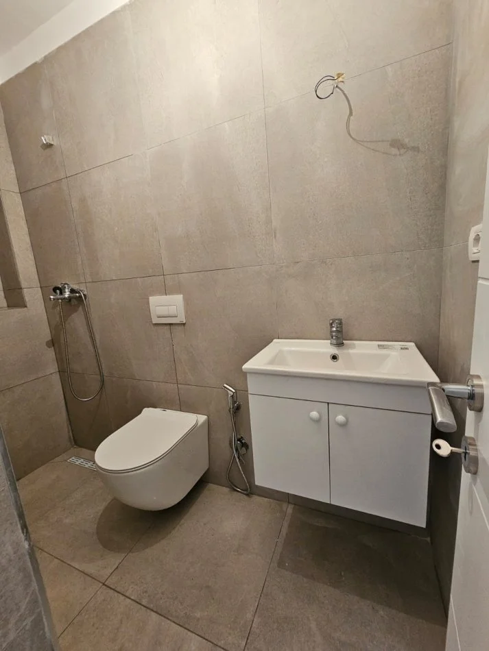 Tirane, shitet apartament 1+1 Kati 4, 45 m² 130.000 € (Qendër)