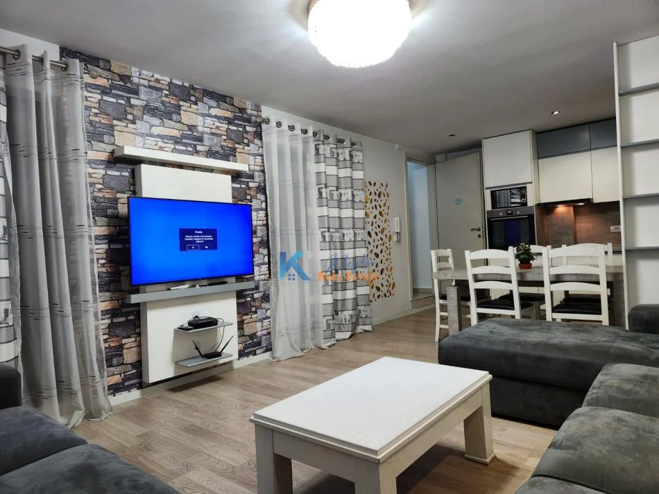 Tirane, jap me qera apartament 2+1+Ballkon Kati 1, 95 m² 550 € (Kodra e Diellit, Rruga Bill Klinton, afer Cok Market)